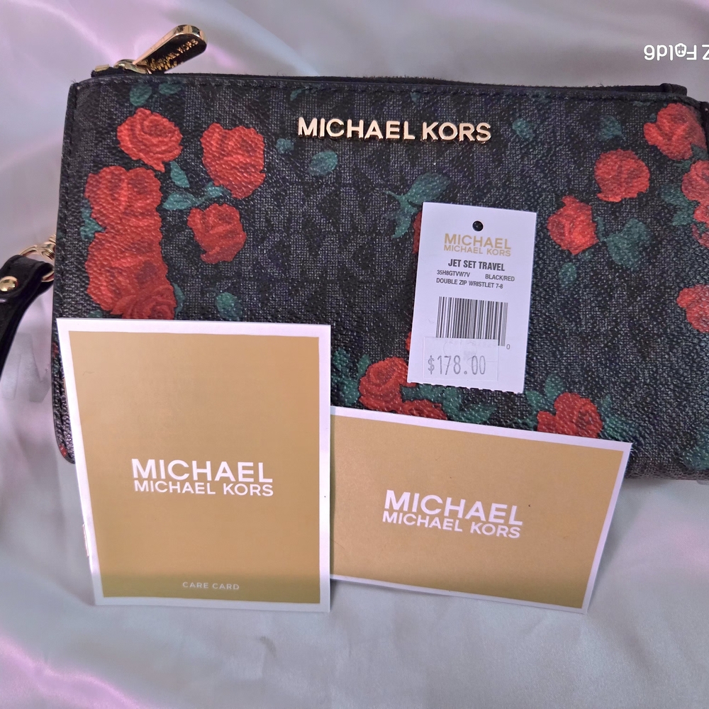 💥FINAL PRICE DROP💥🌹Michael Kors "Jet Set" Black and Red Floral Wristlet🌹 - Picture 4 of 10